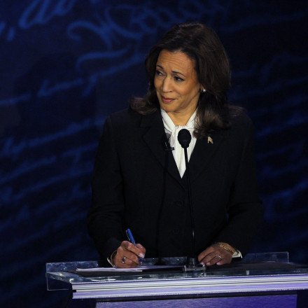 Μεγάλη νικήτρια του ντιμπέιτ η Κάμαλα Χάρις: Η παγίδα της που στρίμωξε τον Ντόναλντ Τραμπ