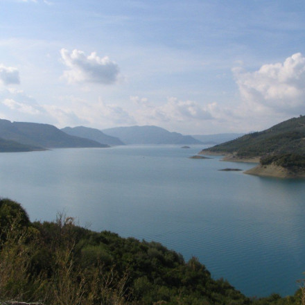 Συναγερμός από εντοπισμό πτώματος γυναίκας στη Λίμνη Κρεμαστών