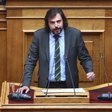 «Θα κουβαλά το στίγμα του πρόθυμου αποστάτη» Σκληρή ανακοίνωση ΣΥΡΙΖΑ κατά Πέτρου Παππά