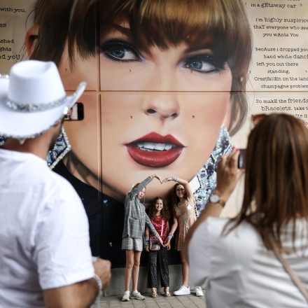 Αποκλείεις μια μέρα να δούμε την Τέιλορ Σουίφτ στον Λευκό Οίκο;