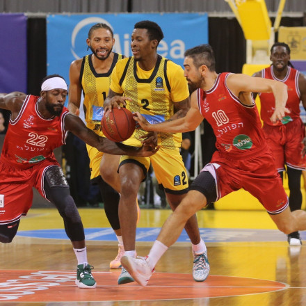 Βαριά ήττα του Άρη 72-100 από την ασυναγώνιστη Χαποέλ Τελ Αβίβ που χτίζεται για... EuroLeague [vids]