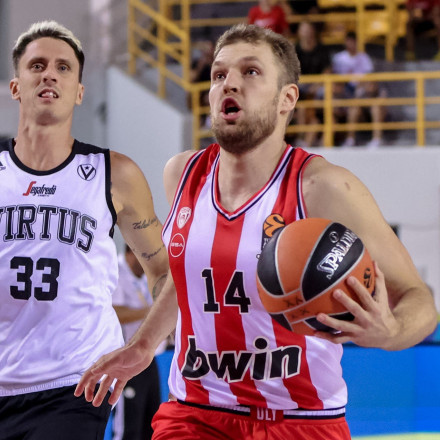 Τα «4άρια» έλαμψαν και ο Ολυμπιακός λύγισε την Μπολόνια 78-66 με ανατροπή [vids]