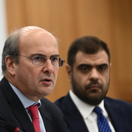 Χατζηδάκης: Τα νέα οικονομικά μέτρα στήριξης και η αναφορά στη συγχώνευση Παγκρήτιας-Attica