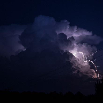 Η τρομακτική στιγμή που κεραυνός χτυπάει τουρίστα: «Έκαιγε σαν κόλαση»