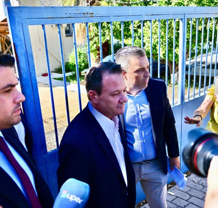 Εκτός φυλακής ο Απόστολος Λύτρας: Ευχαριστώ όσους μου συμπαραστάθηκαν - Φωτογραφίες και βίντεο Εκτός φυλακής ο Απόστολος Λύτρας: Ευχαριστώ όσους μου συμπαραστάθηκαν - Φωτογραφίες και βίντεο