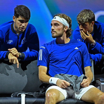 Πάντα δημιουργικός ο Στέφανος Τσιτσιπάς, παίζει ακόμα και... τύμπανο στην Κινοσίτα [vid]