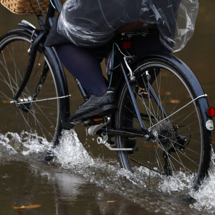 Ξαφνικές πλημμύρες «έπνιξαν» τις Κάννες - Αυτοκίνητα παρασύρθηκαν από χείμαρρο