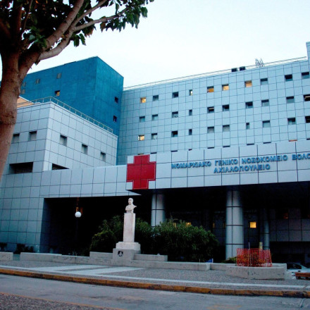 Σκηνές από θρίλερ στο νοσοκομείο Βόλου: Γυναίκα επιτέθηκε με ψαλίδι σε γιατρούς και ασθενείς