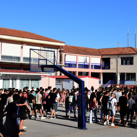 Στον «πάγο» οι σχολικές εκδρομές μέχρι νεοτέρας - Τι είπε ο πρόεδρος της ΟΛΜΕ στο Action 24