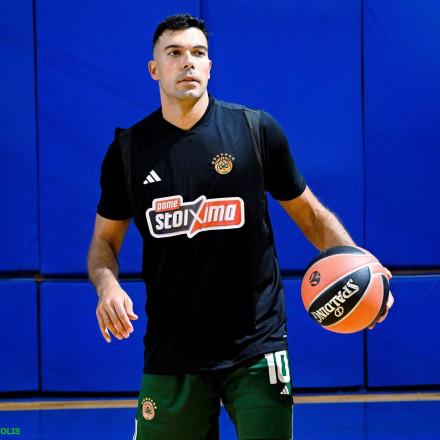 Ενοχλήσεις στο γόνατο ο Κώστας Σλούκας, τρεις εβδομάδες θα μείνει εκτός ο Κώστας Αντετοκούνμπο