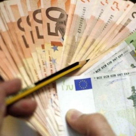 «Βόμβα» από την Ένωση Δικαστών και Εισαγγελέων: Ζητά επαναφορά 13ου και 14ου μισθού και στο Δημόσιο