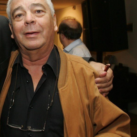 Γιάννης Μόρτζος: Σε κλίμα συγκίνησης το τελευταίο «αντίο» στον ηθοποιό - Ποιοι βρέθηκαν στην κηδεία