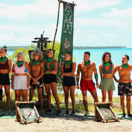 Survivor: Οι δυο αδελφές - Μαίρη και Νίκη - ενώνουν τις δυνάμεις τους για να διώξουν τον Απόστολο