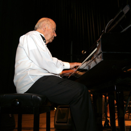 Ο συγκινητικός αποχαιρετισμός της Φίνος Φιλμ στον Μίμη Πλέσσα: Αντίο μαέστρο...