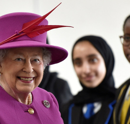 Αποκαλύψεις για τα αίτια θανάτου της βασίλισσας Ελισάβετ έκανε ο Τζόνσον - Τι καρκίνο είχε