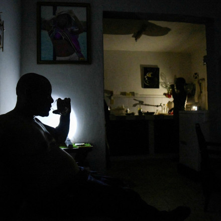 Σε κατάσταση έκτακτης ανάγκης η Κούβα - Πλησιάζει κυκλώνας ενώ το νησί είναι βυθισμένο στο σκοτάδι