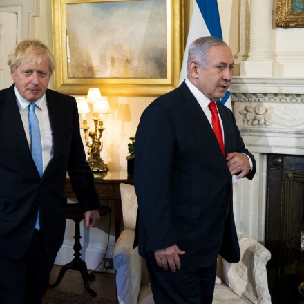 «Βρήκα κοριό στο μπάνιο μου μετά την επίσκεψη του Νετανιάχου», λέει ο Μπόρις Τζόνσον