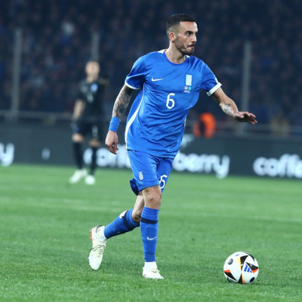 Με Κουρμπέλη και 3 αλλαγές η αποστολή της Εθνικής Ελλάδας για Αγγλία και Ιρλανδία