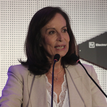 Άννα Διαμαντοπούλου: «Ο κατώτατος μισθός δεν μπορεί να ορίζεται απλά με έναν αλγόριθμο»