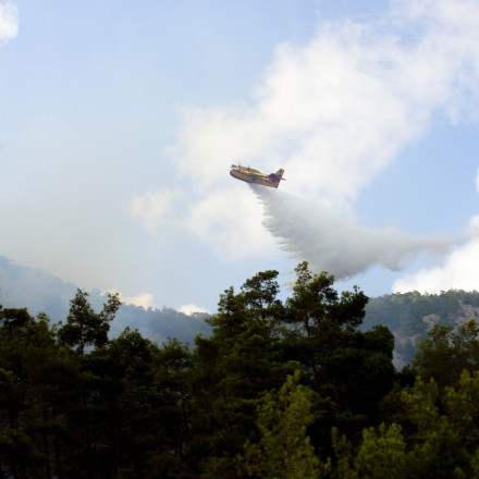 Φωτιά τώρα στα Καμένα Βούρλα - Μεγάλη κινητοποίηση από την Πυροσβεστική