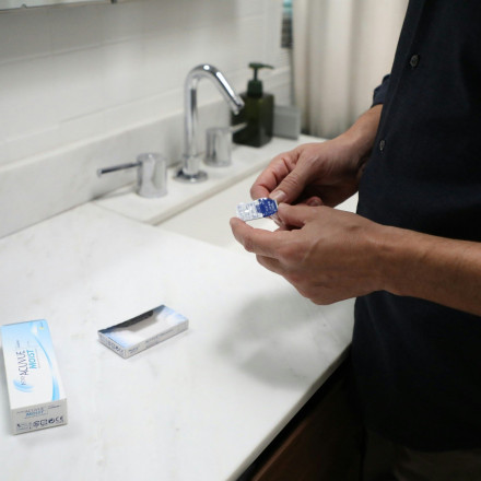 Αυτή η κοινή συνήθεια μπορεί να βλάψει σοβαρά την όρασή σας