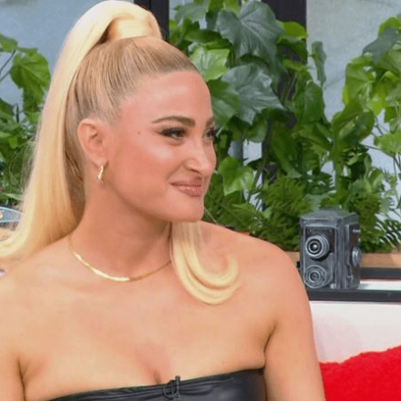 Ιωάννα Τούνη: Αντιδράσεις για την ανάρτηση της τουρκικής σημαίας «Είσαι ένα τιποτένιο ζώον»