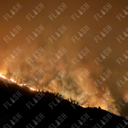 Φωτιά Ξυλόκαστρο: Συνεχίζεται η μάχη των πυροσβεστικών δυνάμεων με τις διάσπαρτες εστίες