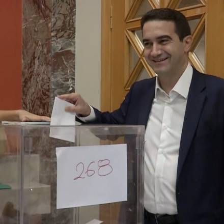 Εκλογές ΠΑΣΟΚ: Στην κάλπη ο Μιχάλης Κατρίνης: Θα δώσουμε μήνυμα ενός ΠΑΣΟΚ που επιστρέφει νικηφόρο