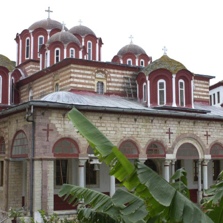 Ελεύθεροι με περιοριστικούς όρους οι τρεις μοναχοί της Μονής Εσφιγμένου για τις «ιερές» μολότοφ