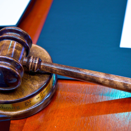 Μαζικοί πλειστηριασμοί από την εφορία: Λίστα με σπίτια και επιχειρήσεις - Πού βρίσκονται