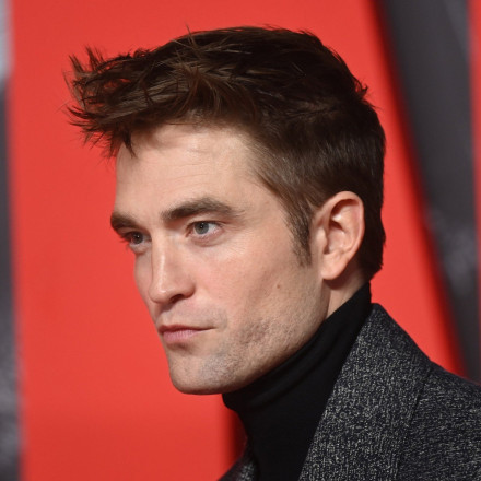 Ρόμπερτ Πάτινσον: Πρωταγωνιστεί στην καμπάνια «Dior Icons» και παραδίδει «μαθήματα» στυλ