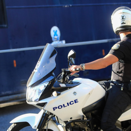 Κινηματογραφική καταδίωξη στην Πεντέλη - Χειροπέδες σε 16χρονο που οδηγούσε κλεμμένη μηχανή