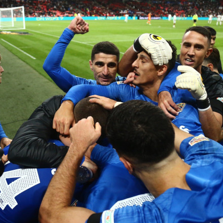 H ομιλία του αρχηγού Τάσου Μπακασέτα στα αποδυτήρια του Γουέμπλεϊ [vid]