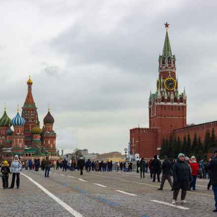 Μια ωρολογιακή βόμβα στην καρδιά της ρωσικής οικονομίας - Γιατί ο Πούτιν καταδικάζει τις νέες γενιές