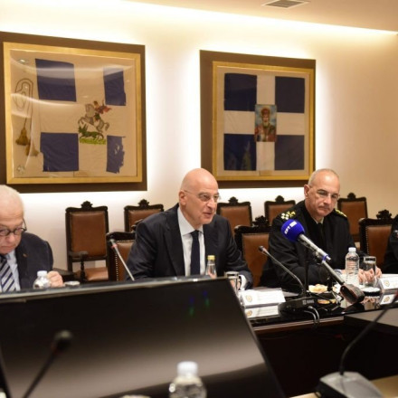 Σε νέα εποχή οι Ένοπλες Δυνάμεις: Σύσκεψη στο ΥΠΕΘΑ για δορυφόρο και ψηφιακά «όπλα»