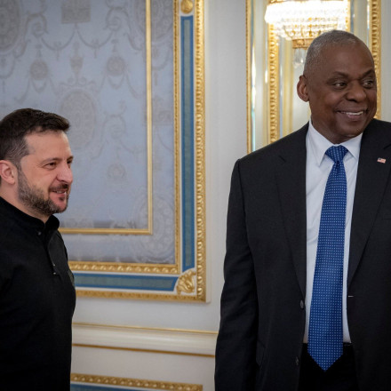 Οι ΗΠΑ «χρυσώνουν το χάπι» στην Ουκρανία ενόψει των αμερικανικών εκλογών