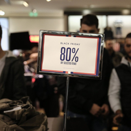 Black Friday 2024: Προγραμματίζετε αγορές; Δείτε πότε πέφτει η «Μαύρη Παρασκευή» των εκπτώσεων