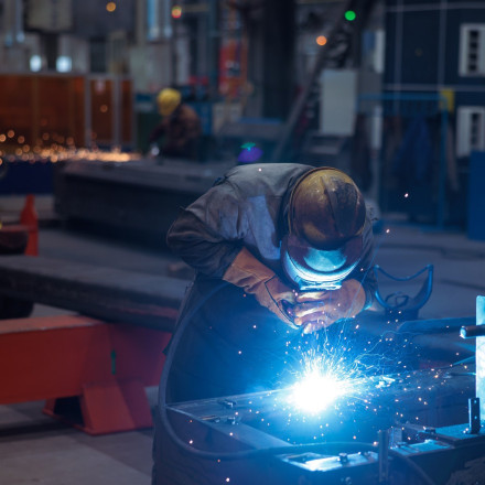 Προσεχώς η πρώτη πληρωμή με τον αυξημένο κατώτατο μισθό - Πίνακες με τις νέες αποδοχές