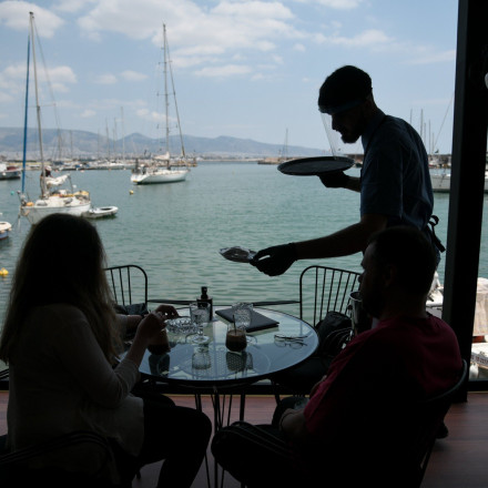 Συλλογικές συμβάσεις: Οι κλάδοι που μπαίνουν σε τροχιά αυξήσεων-Το σχέδιο για μισθούς έως 1.500 ευρώ