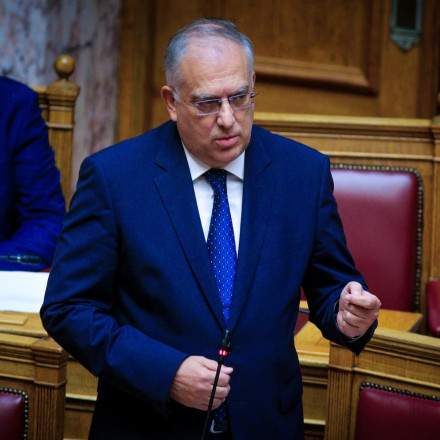 Θεοδωρικάκος: «Στηρίζουμε έμπρακτα τον δυναμικό κλάδο του αλουμινίου»