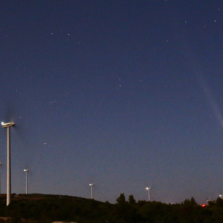 Μοναδικές εικόνες στον Αττικό ουρανό - Φώτισε στο πέρασμά του ο «κομήτης του αιώνα»