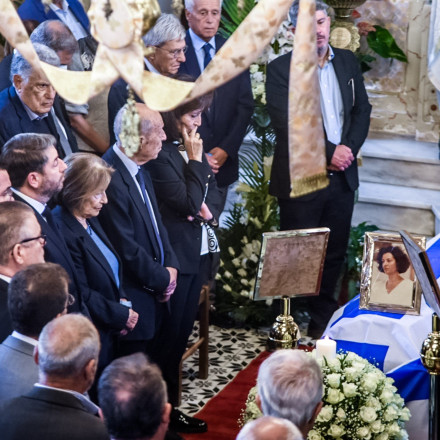 Πλήθος στελεχών του ΠΑΣΟΚ στην κηδεία της Βάσως Παπανδρέου - Επικήδειο εκφώνησε ο Νίκος Ανδρουλάκης