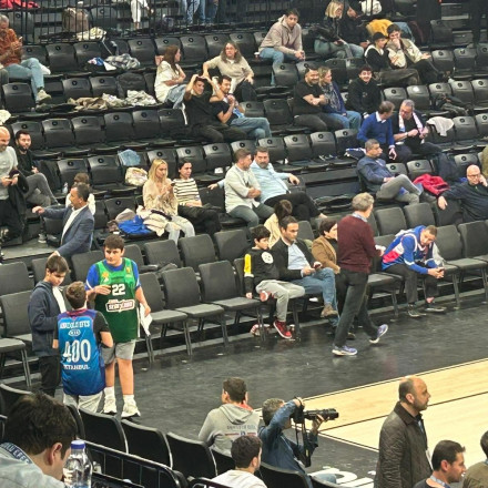 Αναντολού Εφές - Ολυμπιακός: Στο γήπεδο ο γιος του Αταμάν με φανέλα Παναθηναϊκού