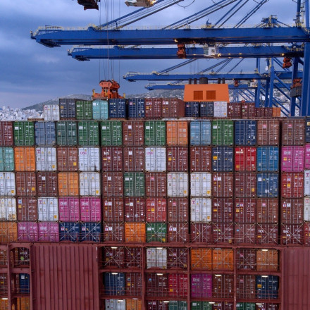 Ελληνικά προϊόντα στο στόχαστρο της Ουάσιγκτον – Τι φέρνουν οι δασμοί 30% στις εξαγωγές