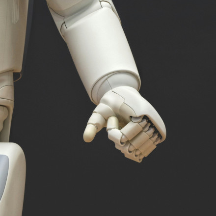 Η Mercedes «προσλαμβάνει» τον «Απόλλωνα» – Ποιο είναι το ρομπότ που θα συναρμολογεί αυτοκίνητα