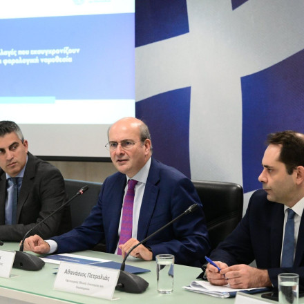 Από τις 15 Μαρτίου έως τις 15 Ιουλίου οι φορολογικές δηλώσεις - Έκπτωση 4% στην εφάπαξ πληρωμή φόρων