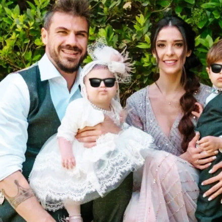 Άκης Πετρετζίκης: Βάφτισε την κόρη του - Γιατί της έδωσε το όνομα «Ακυλίνα»