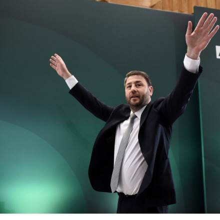 Ανδρουλάκης από Θεσσαλονίκη: «Ο λαός δεν ξεχνά τι σημαίνει Δεξιά» - Επίθεση σε Μητσοτάκη και Τσίπρα [vid]