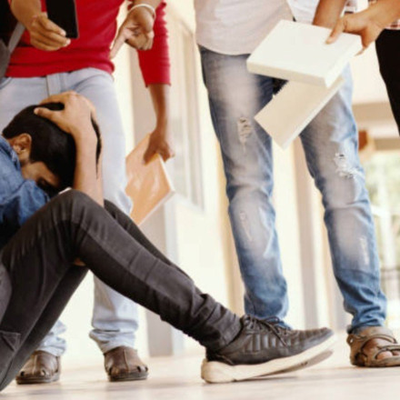 Δυτική Αττική: Ένας14χρονος έπεσε θύμα άγριας επίθεσης και η μητέρα του άκουγε από το τηλέφωνο