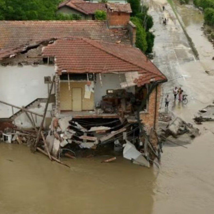 Ιταλία: Μετρά πληγές από τις πλημμύρες - Αυξάνονται οι νεκροί και πάνω από 20.000 οι άστεγοι [vids]